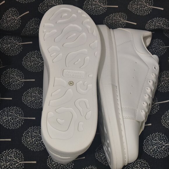 Alexander McQueen Gold Foil Branded Cream Gift Box Sneakers main image 9